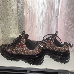 Monogram Print E-canvas Arthur Sneakers